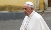 Papa Francis Vatikan'da ölümden döndü