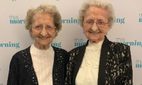 Çift yumurta ikizi Lilian Cox ile Doris Hobday 95 yaşında 