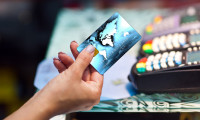 Japonya'da müşteri kredi kartlarıyla alışveriş yapan kasiyer yakalandı