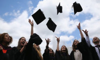 İngiltere'de mezun olan yabancı öğrenciler 2 yıl daha ülkede kalabilecek