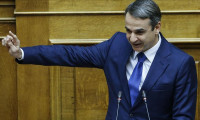 Yunanistan Başbakanı Miçotakis'ten vergi indirimi açıklaması