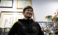 52 yaşındaki Japon forvet yeni sözleşme imzaladı