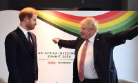 İngiltere Harry ve Boris’i konuşuyor! ‘Açaydım kollarımı…’