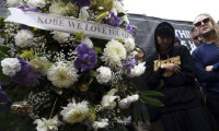 Kobe'nin öldüğü kazadan ilk kareler! Sevenlerinden çiçek yağmuru