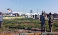 İran’da panik: Uçak Mahşehr’de karayoluna acil iniş yaptı