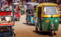 Hindistan'da otobüs ile tuk tuk çarpıştı: 27 ölü