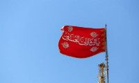 İran'da cami kubbesine intikam bayrağı astılar