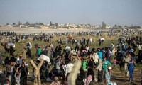 300 bin Suriyeli Türkiye sınırına ilerliyor