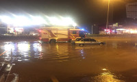 Ankara'da şiddetli yağış hayatı felç etti!