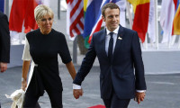 Avrupa'da alarm! Macron’un eşi de karantinada