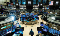 Wall Street hafta ortasına karışık seyirle başladı