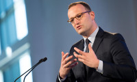 Almanya Sağlık Bakanı'nın Kovid-19 testi pozitif çıktı