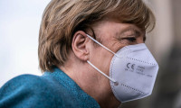 Merkel’in maskesi sahte Çin malıymış