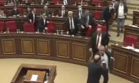 Ermenistan Meclisi'nde Karabağ kavgası çıktı
