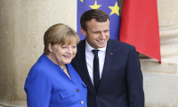 AB Zirvesi'nde Merkel, Macron'u ikna etti
