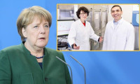Merkel'den Türeci ve Şahin'e: Almanya sizinle gurur duyuyor