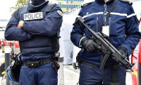 Fransa'da gerçekleşen silahlı çatışmada 3 polis hayatını kaybetti