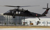 İstanbul'da askeri helikopterin kuyruğu aydınlatma direğine çarptı