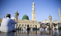 Suudi Arabistan korona virüsü nedeniyle umre ziyaretlerini askıya aldı