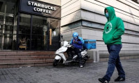 Ünlü kahve şirketi Çin'deki dükkanlarını yeniden açtı