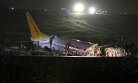 ABD'den gelen heyet kaza yapan uçağın enkazını inceliyor