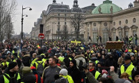 Fransa'da sarı yelekliler yasağa rağmen sokaklara çıktı 