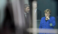 Merkel'in üçüncü koronavirüs testinin sonuçları açıklandı