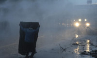 Yunanistan'dan sığınmacılara gaz bombası