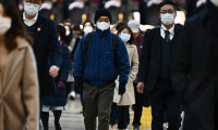 Açık artırmayla maske satan Japon siyasetçi özür diledi