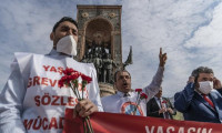 Sendikalar Taksim Cumhuriyet Anıtı'na çelenk bıraktı