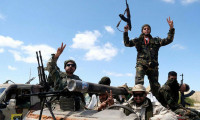 Libya'da Hafter'e ait iki askeri araç vuruldu
