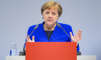 Merkel: Fransa ile 500 milyar euroluk fon önerme kararı aldık