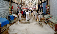 Mısır Çarşısı'nda temizlik ve dezenfeksiyon çalışması yapıldı
