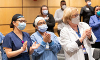 New York'ta pandemi hastanesi çalışanlarına tatil sürpizi