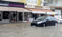 Sağanak yağış Ankara'da su baskınlarına yol açtı