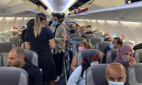 Düsseldorf-Adana seferini yapan uçakta korona virüs paniği