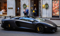 Hem sosyal yardım alan hem Lamborghini ticareti yapan çifte gözaltı