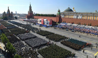 Korona virüs nedneiyle ertelenmişti! Rusya'da Zafer Günü töreni böyle düzenlendi