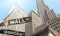 Wall Street bankaları acemilere çalışmaması için para ödüyor