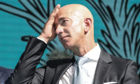 Jeff Bezos'a evinin önünde giyotinli tehdit