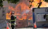 Seattle'da gözaltı merkezi ateşe verildi