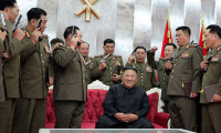 Kuzey Kore lideri Kim'den komutanlara tabanca
