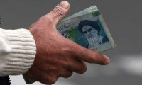 İranlı iktisatçı riyaldeki düşüşün ana sebebini açıkladı 