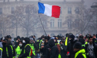 Fransa'da sarı yelekliler yeniden sokakta
