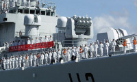 Çin donanması Güney Çin Denizi'nde tatbikata başladı