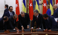 Çavuşoğlu, Kalın ve Bayraktar'a Ukrayna'dan devlet nişanı