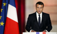 Macron: Lübnan krizle karşı karşıya