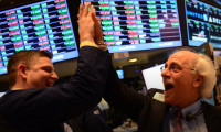 Wall Street'te S&P 500 ve Nasdaq rekorla kapandı