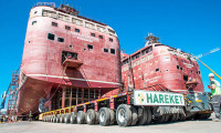 Yalova'da inşa edilen iki dev gemi 1600 lastik üzerinde denize taşındı