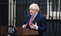 Boris Johnson yeni korona virüs kısıtlamalarını açıkladı